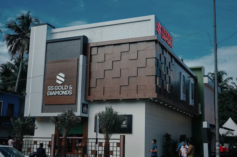 SS Gold & Diamonds building from the street